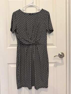 Roz & Ali Black and White Chain-Print Short Sleeve Dress